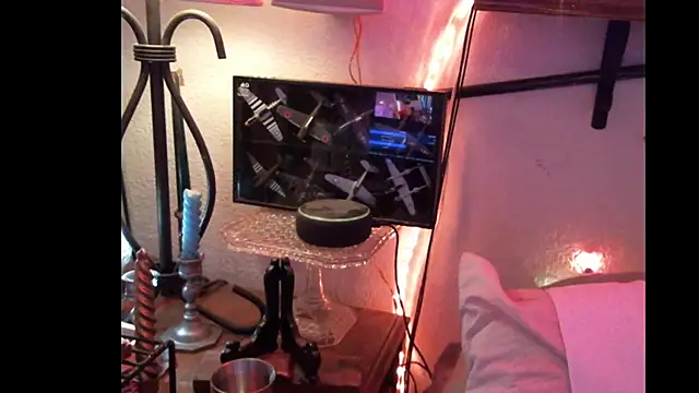 Pussyeat2please live sex cam