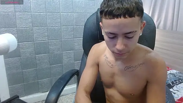 Xavii18 live sex cam