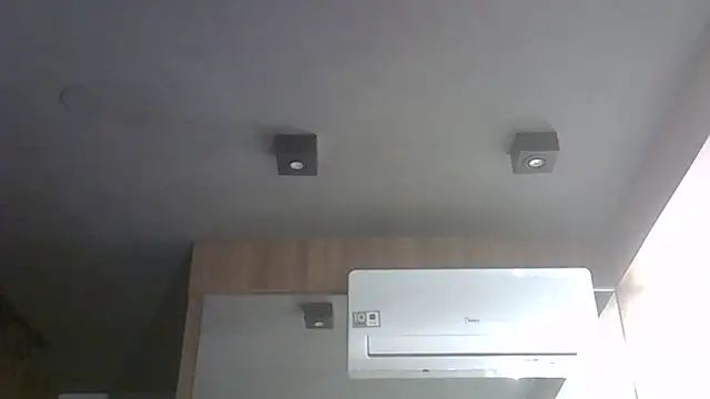 SkinnyKitten live sex cam