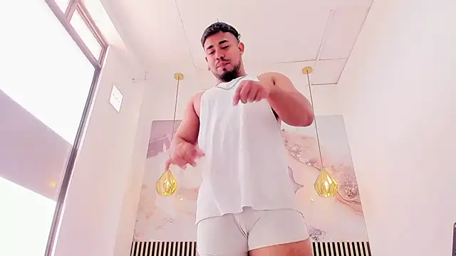 BrianMalonee live sex cam