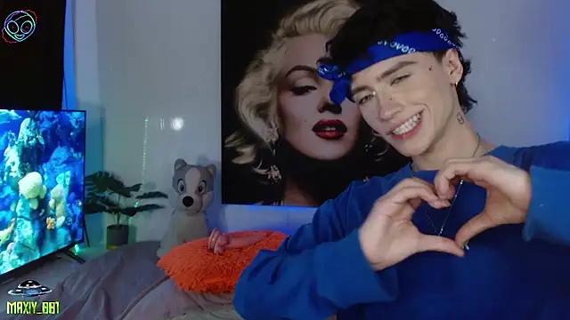 maxiy_001 live sex cam