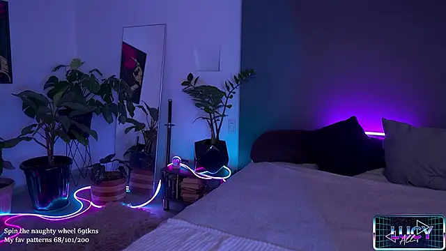 LucyAllenX live sex cam