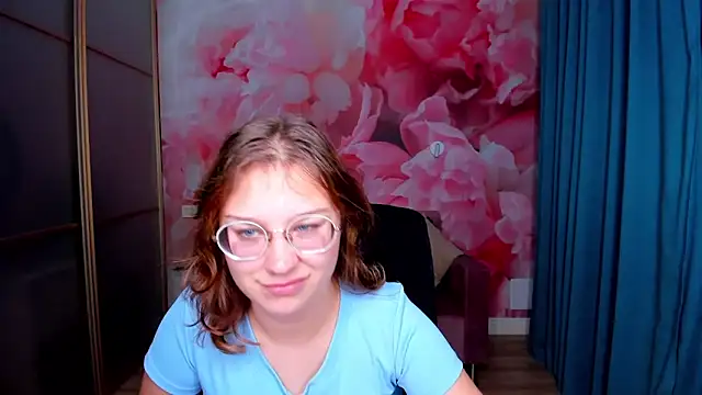 AngelinaLow live sex cam