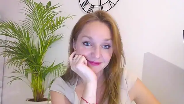 AliciaDesire live sex cam