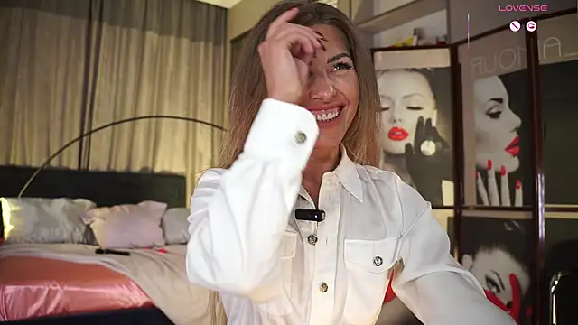 Nikki__Amour live sex cam