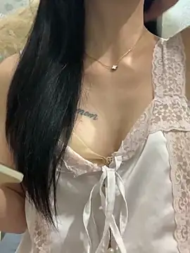 Tiny-122 live sex cam