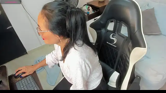 yulitza1025 live sex cam