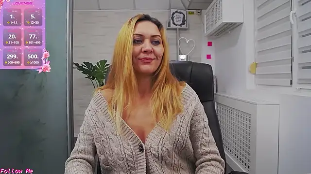 EllaMilf_ live sex cam