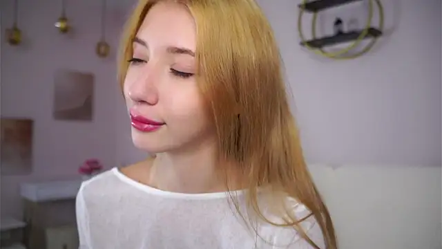 SunnivaCovil live sex cam