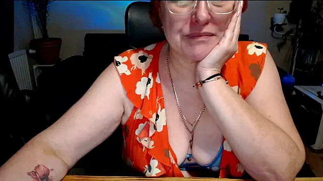 JoannaAndNeighbour live sex cam