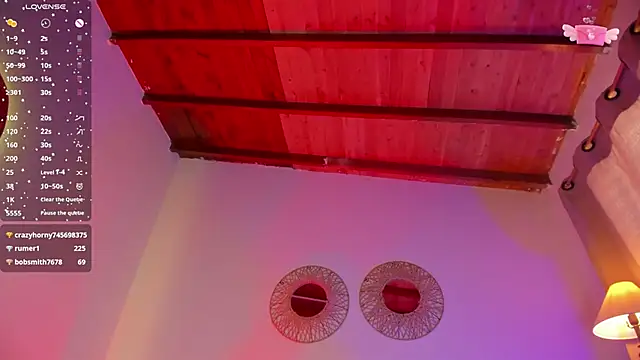 laura-hills18 live sex cam