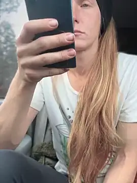 GoldenFlameGoddess live sex cam