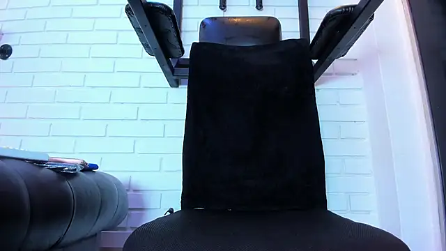 ItaloMoore live sex cam