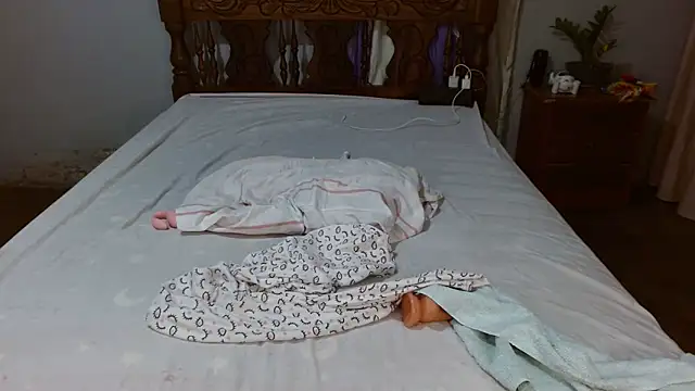 Rebecadiaz13 live sex cam