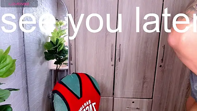 PinooyMilker live sex cam