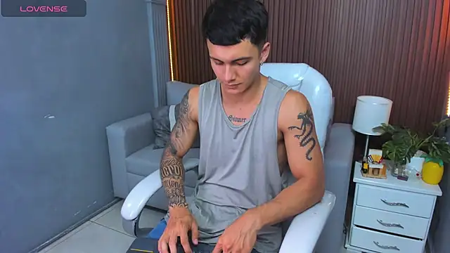 Leo_santoro live sex cam