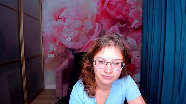 AngelinaLow live sex cam