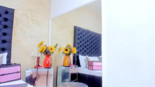 NahomiWhitel live sex cam