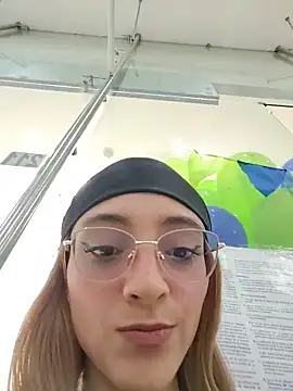 Dani-peggin live sex cam