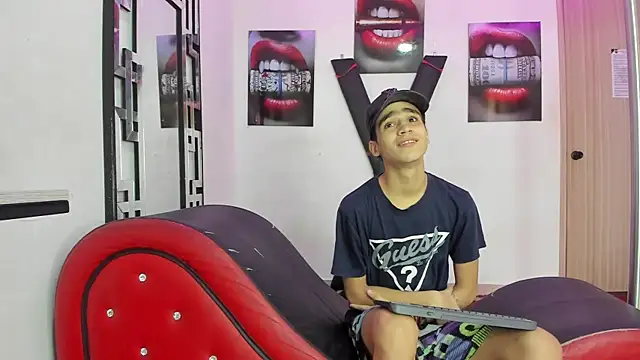 WHITHET_BOYS live sex cam