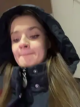 KittyQueeny live sex cam