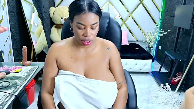 sammanta_boobs live sex cam