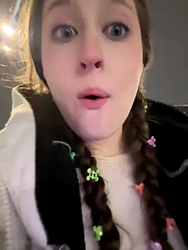 FroggyAnna live sex cam