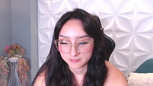 HorneyyQueen live sex cam