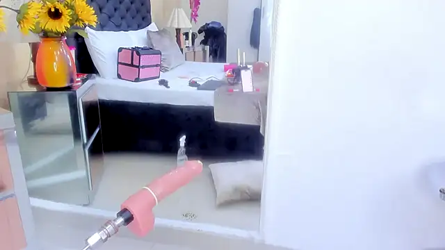 NahomiWhitel live sex cam