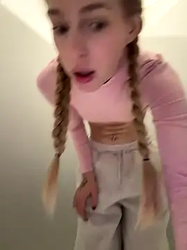 kira_mia live sex cam