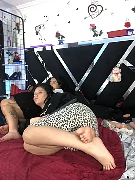 1lovelygirls live sex cam