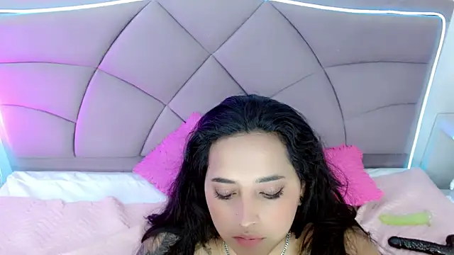 Carolaine01 live sex cam