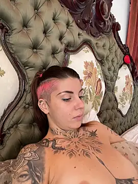 Izy_cute_ live sex cam