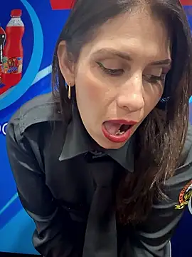 Alysson-- live sex cam