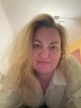 Amelia-Diamond live sex cam