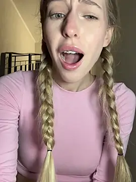 kira_mia live sex cam