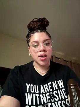 QueenNuttCollector live sex cam