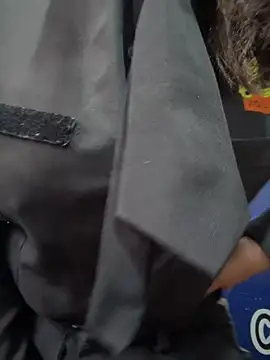 Alysson-- live sex cam