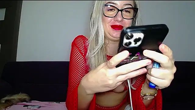 Julianna68 live sex cam