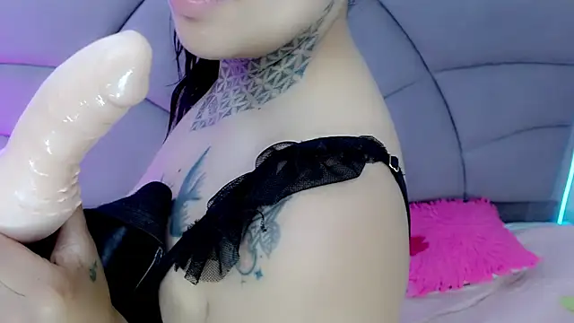 Carolaine01 live sex cam