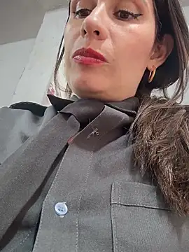 Alysson-- live sex cam