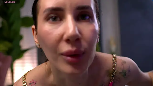 SerenaVelour live sex cam