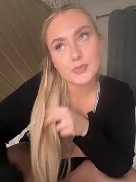 LucyRoseUk live sex cam