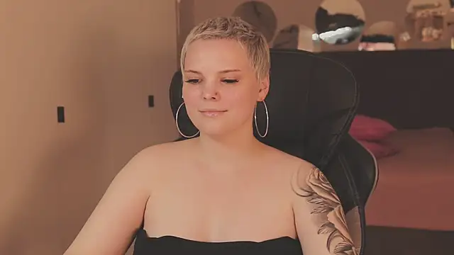 LikaBerry1 live sex cam