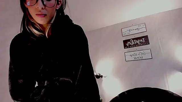 Emilia_Bons live sex cam