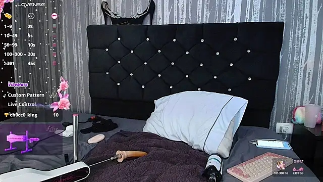 Alicee_Moonn live sex cam