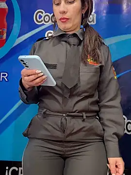 Alysson-- live sex cam