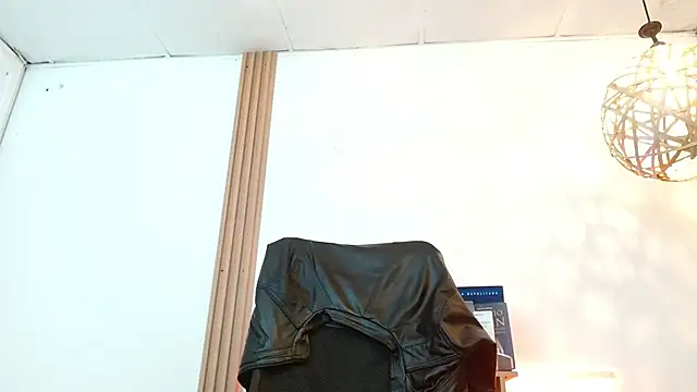 Reiko_85_ live sex cam