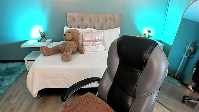 Nora_Vennucci live sex cam