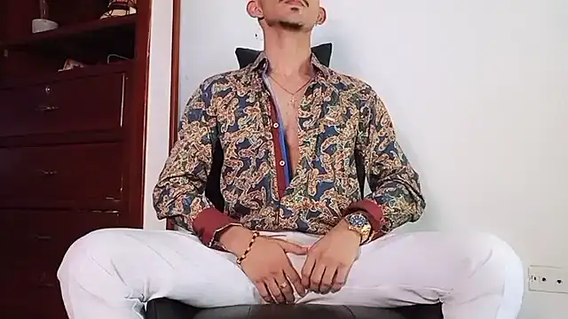 HomeAloneK live sex cam